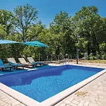 Дом отдыха Pet Friendly In *