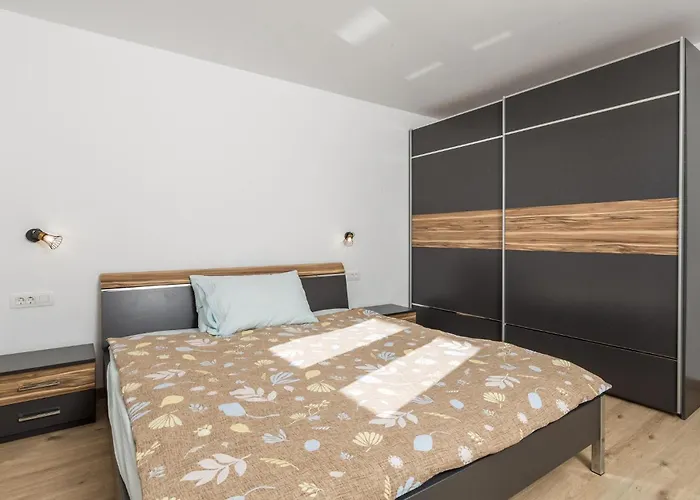 Сasa de vacaciones 4 Bedroom Stunning In Viskovo