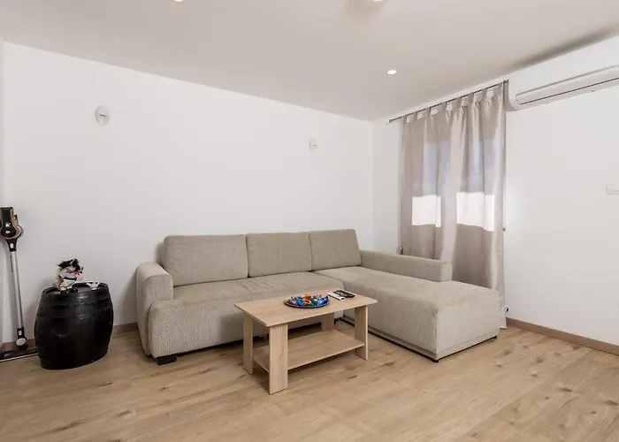 4 Bedroom Stunning In Viskovo