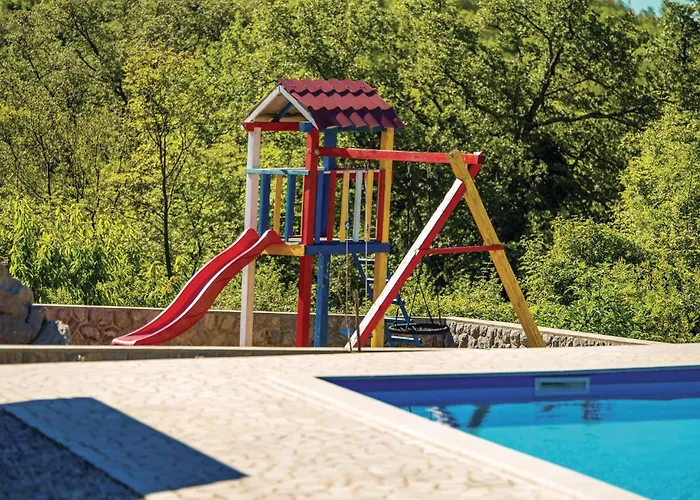 Сasa de vacaciones 4 Bedroom Stunning In Viskovo