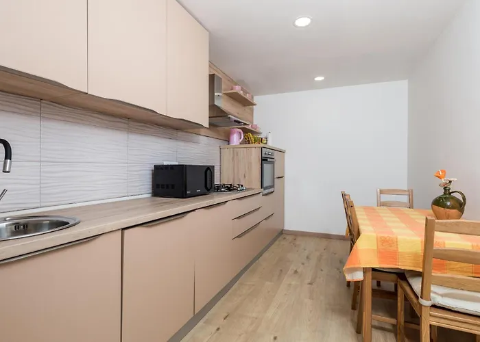 4 Bedroom Stunning In *