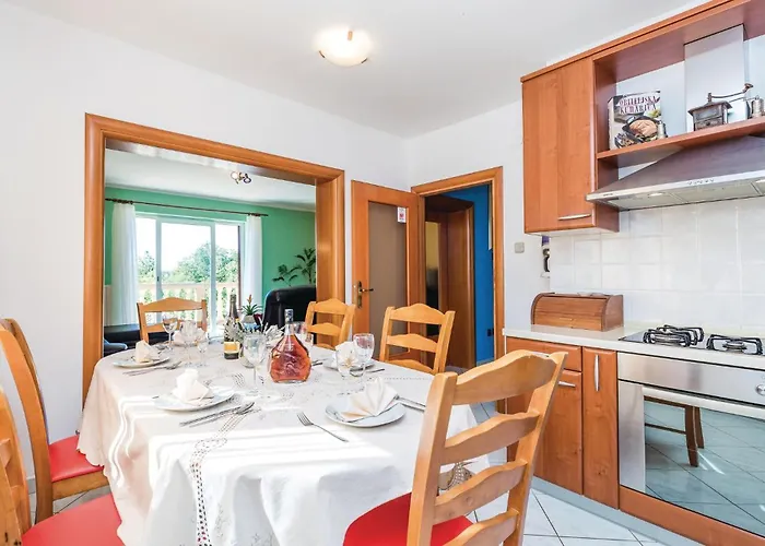 4 Bedroom Stunning In *
