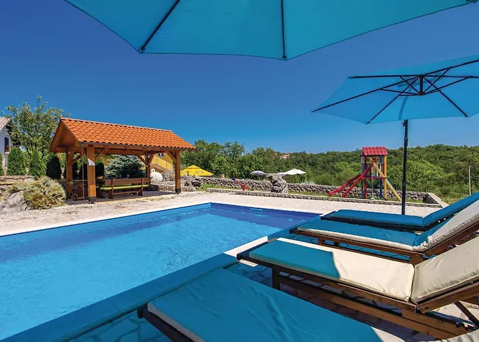 4 Bedroom Stunning In Сasa de vacaciones Viskovo