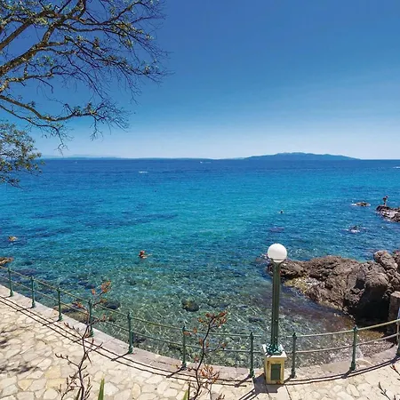 Casa vacanze 4 Bedroom Stunning In Viskovo *