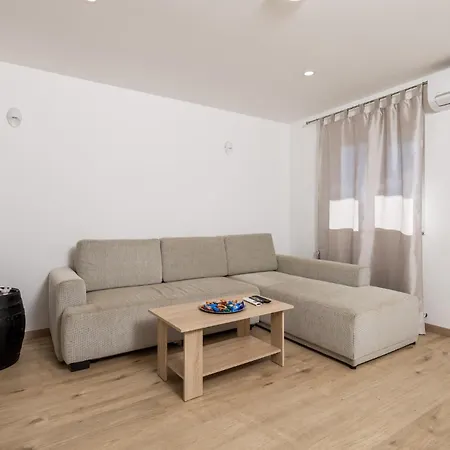4 Bedroom Stunning In Viskovo Bezjaki