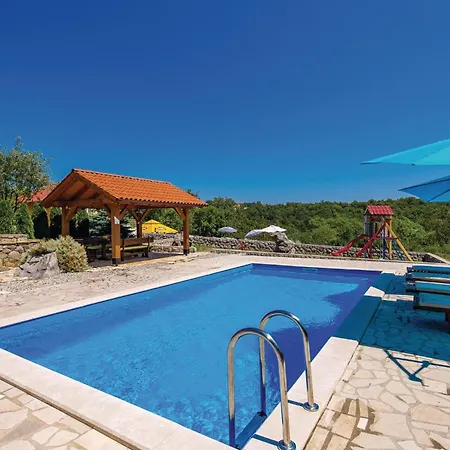 4 Bedroom Stunning In Viskovo Holiday home *