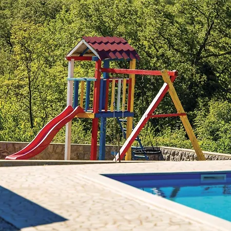 Holiday home 4 Bedroom Stunning In Viskovo Bezjaki