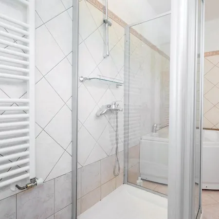 4 Bedroom Stunning In Viskovo *
