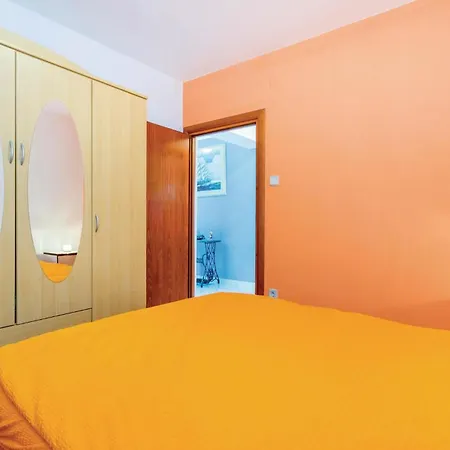 Holiday home 4 Bedroom Stunning In Viskovo