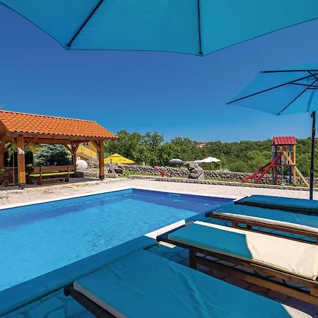 4 Bedroom Stunning In Viskovo Holiday home Bezjaki