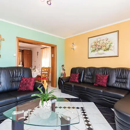 4 Bedroom Stunning In Viskovo