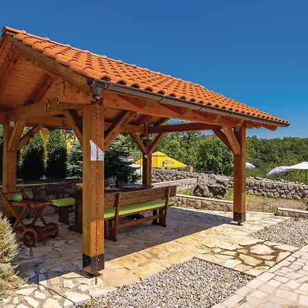 4 Bedroom Stunning In Viskovo Holiday home